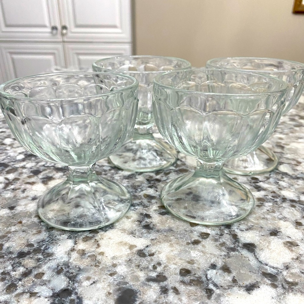 SET OF 4 EUC VTG CLEAR LOW SHERBET FOOTED DISHES
